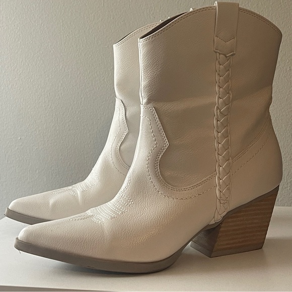 Dolce Vita | White Cowboy Boots - Picture 11 of 12